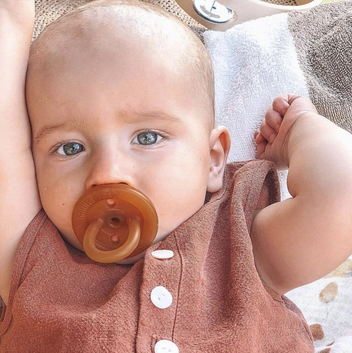 Twin Orthodontic Natural Rubber Soother Dummy in Reusable Case