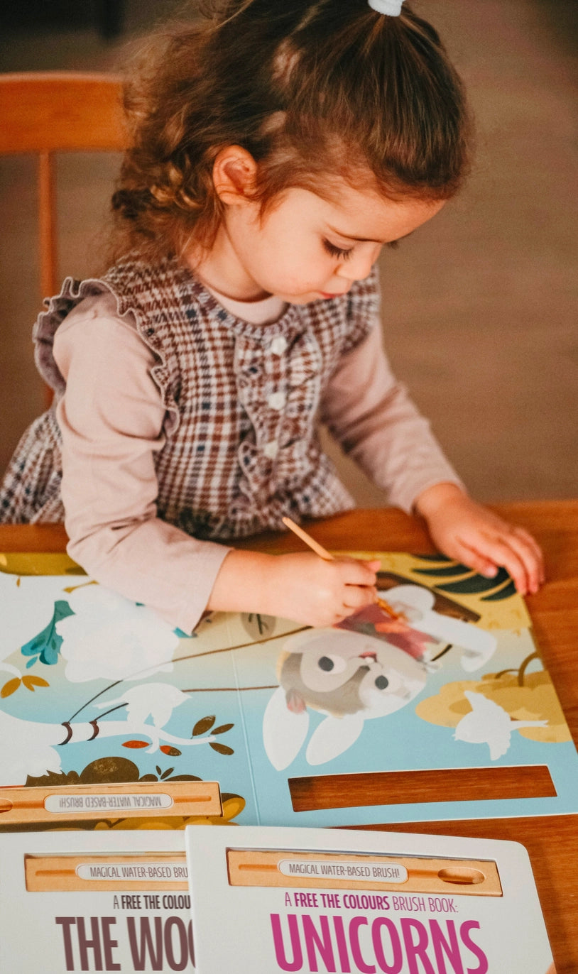 Sassi Free the Colours Reusable Paint Brush Book - the Farm (Board Book)