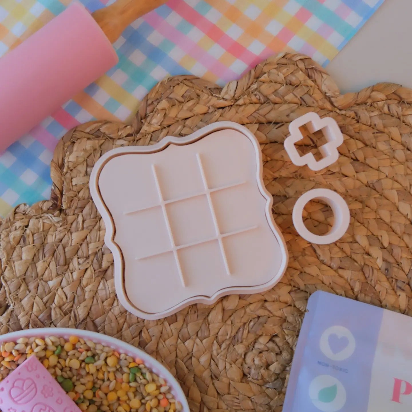 Tic Tac Toe Cutter Game Set
